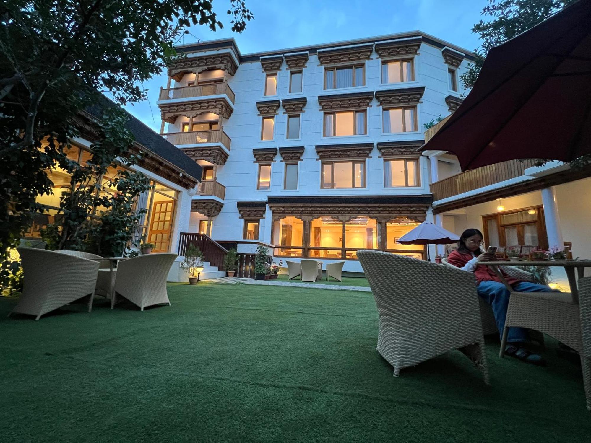 The Pangong Hotel Leh Exterior photo